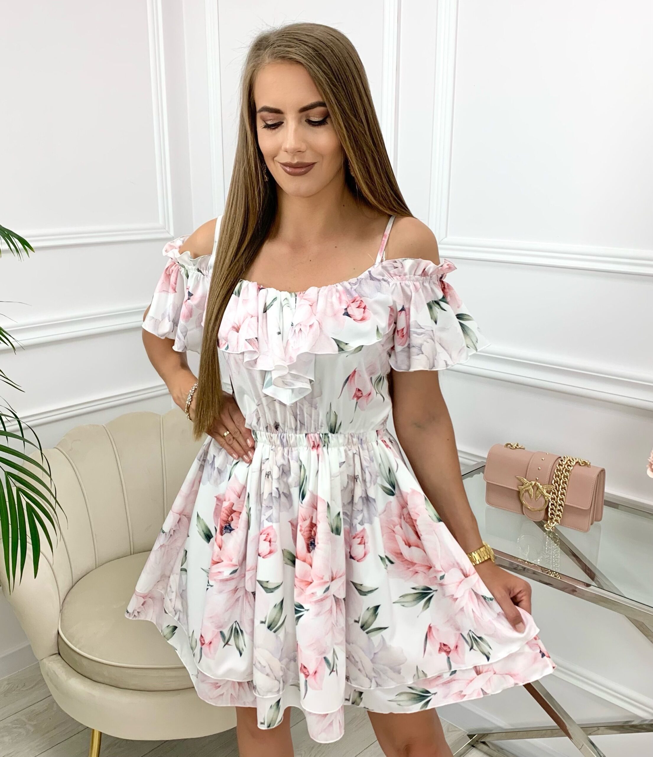Sukienka hiszpanka Alissi – jasno-różowe kwiaty