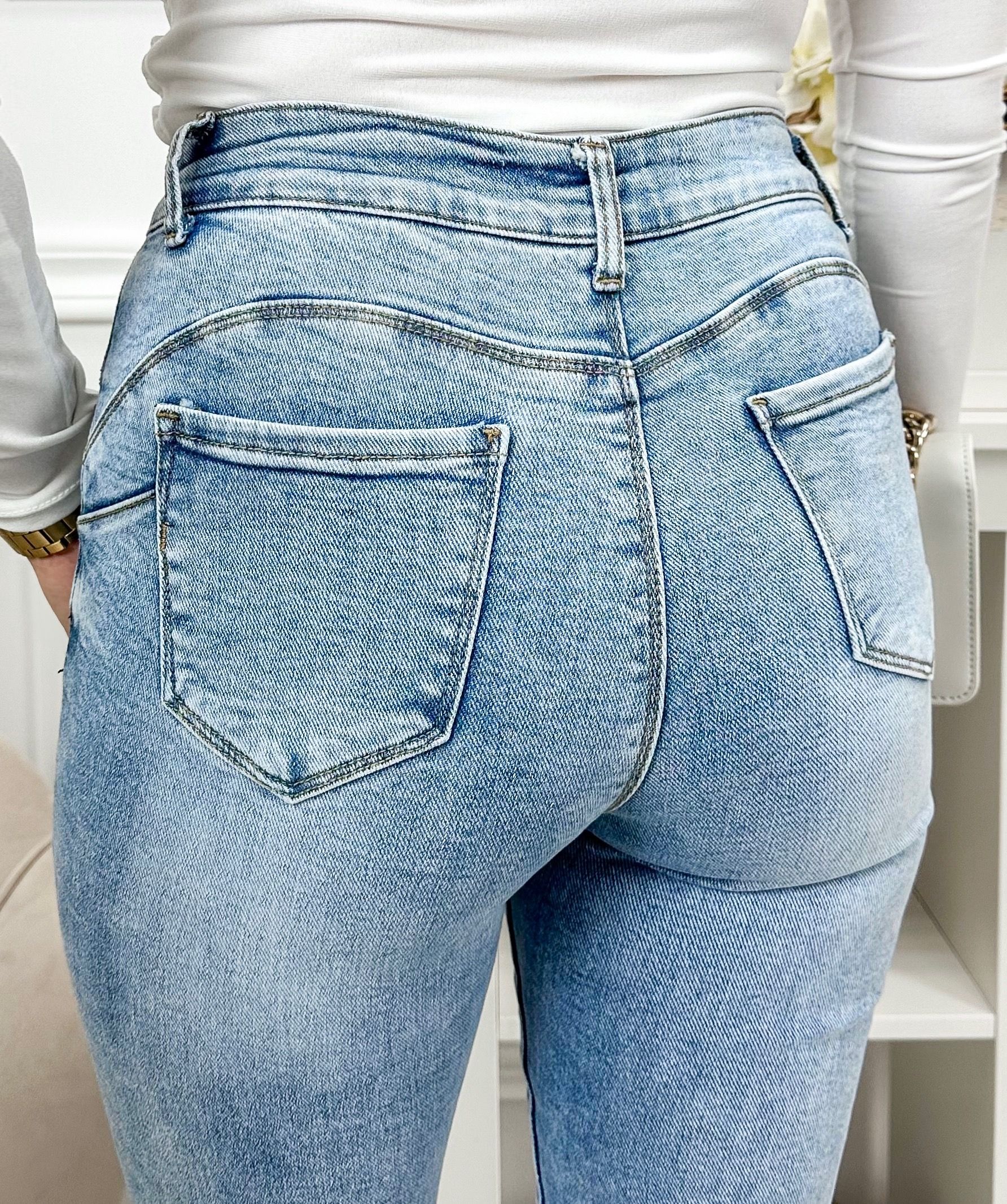 Jasno-niebieskie jeansy M. Sara z przetarciami i perełkowym paskiem – S9866-6